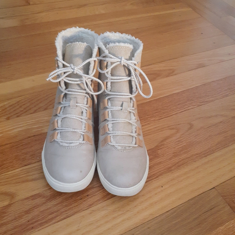 Timberland Women's Ankle Boots in Cream and White